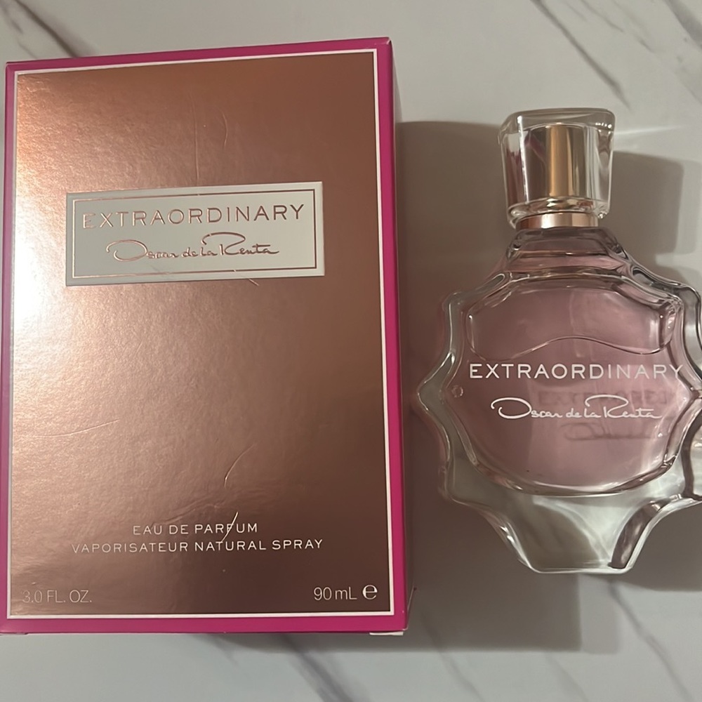 🆕Oscar de le Renta 🆕 - Picture 2 of 3